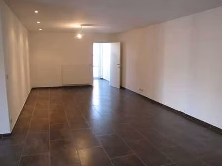 maison 3 chambres avec jardin et place de parking  155m²