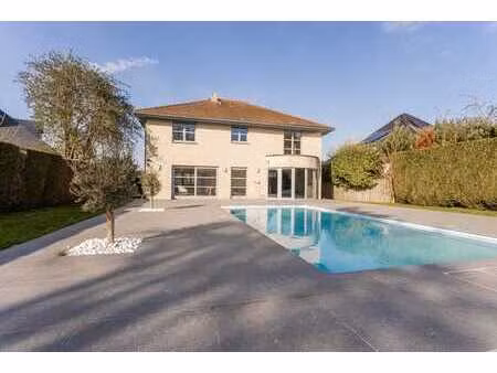 villa avec piscine chauffée et espace indépendant