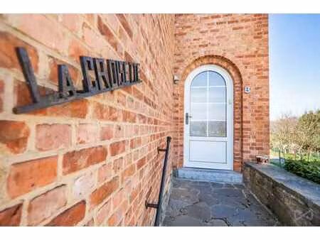 lumineuse maison 3 chambres avec jardin  garage et caves