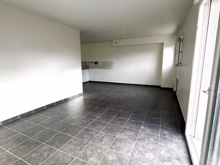 t4 de plain pied avec balcon  dans une petite copropriété -