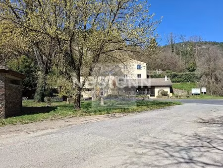 murs commerciaux avec maison familiale et terrain