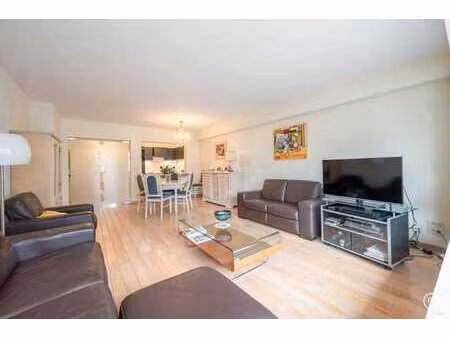 agréable appartement spacieux de 2 chambres avec garage dan