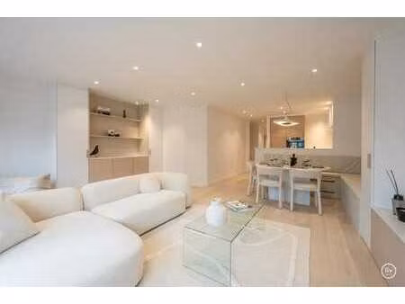 appartement entièrement rénové et élégant au cœur de knokke