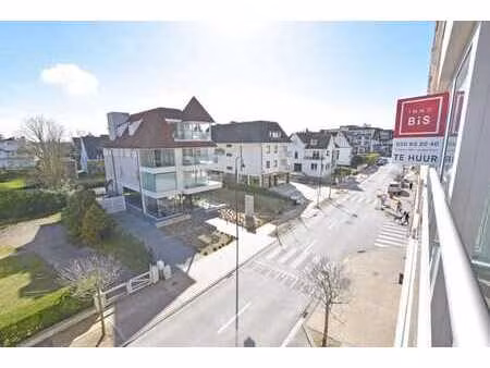 bel appartement non-meublé situé au coeur du zoute à quelqu