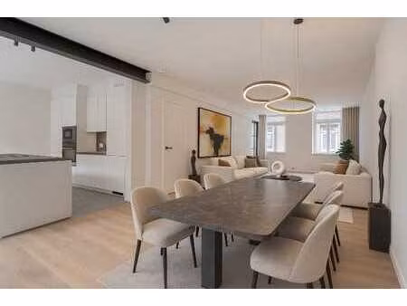 herenhuis  305 m2 bewoonb  met tuin en 50 meter van de sc...