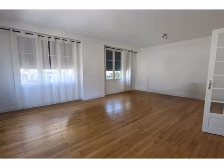 appartement t3 de 84.49m² en plein centre de la roche-bernard