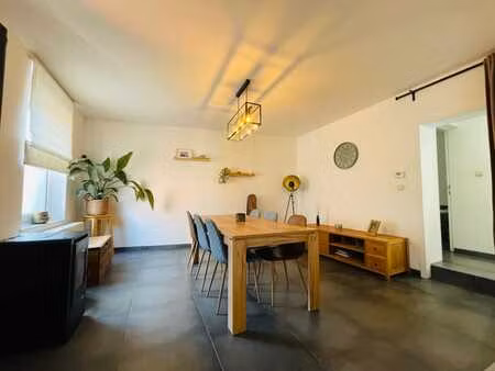 agréable maison 3 chambres entièrement rénovée située à amay