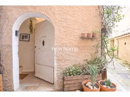 charmante maison de village au cœur du village de cotignac