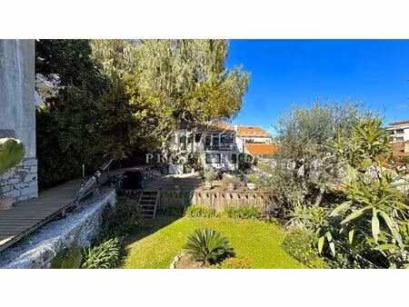 rare  villa  au calme  centre cannes