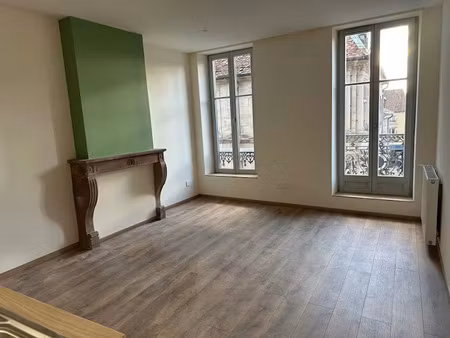 location appartement 3 pièces 67 m² à luxeuil-les-bains (70300)  425 €