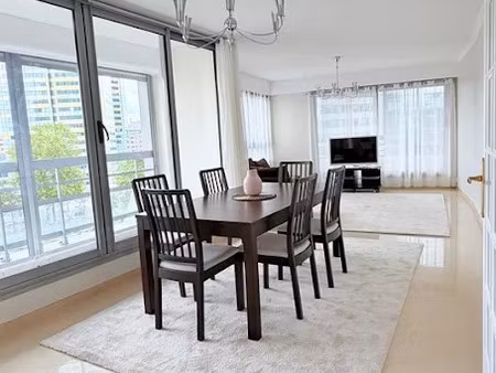 location meublée appartement 4 pièces 87 m² à courbevoie (92400)  3 000 €