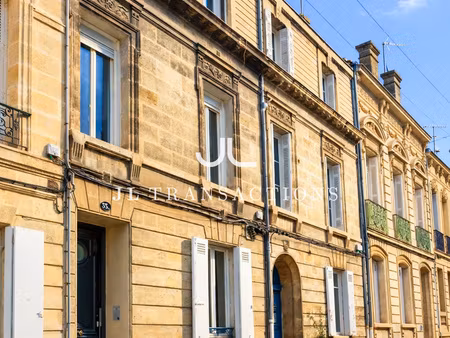 immeuble en monopropriété -- à deux pas du jardin public