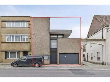 espace de pratique avec bureau à bissegem