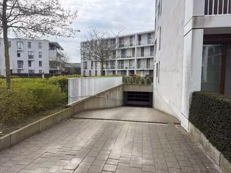 goed gelegen parkeerplaats(en) vlakbij gentpoort!