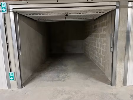 location parking 13.18 m² à frejus (83600)  145 €
