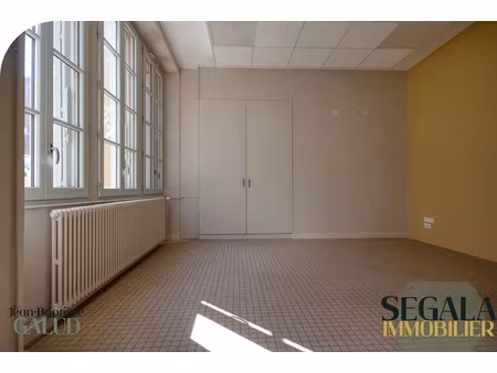 location locaux professionnels 0 pièces 31 m² à albi (81000)  600 €