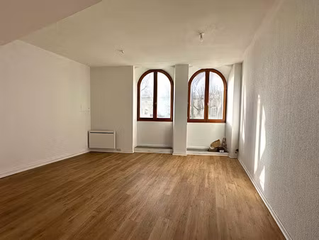 location locaux professionnels 3 pièces 57 m² à carcassonne (11000)  580 €