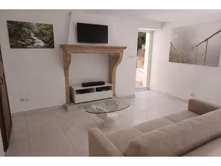 location maison 2 pièces 48 m² à grillon (84600)  600 €
