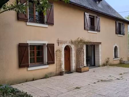 location meublée maison 8 pièces 207 m² à villevêque (49140)  1 600 €