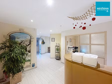 local commercial montrond les bains 160 m² - hyper centre - accès pmr !