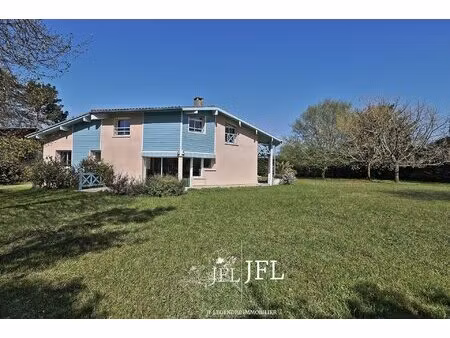 magnifique villa d'architecte sur grand terrain constructible