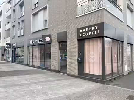 location commerce jouy-le-moutier 95280 102m²