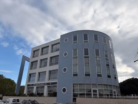 location local commercial