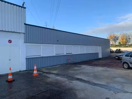 location local d'activités 4 521 m²