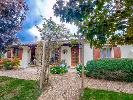 charmante maison de 3 chambres avec piscine hors-sol et terrain en périphérie d’eymet !