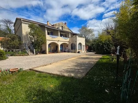 mas en pierres avec piscine et puits
