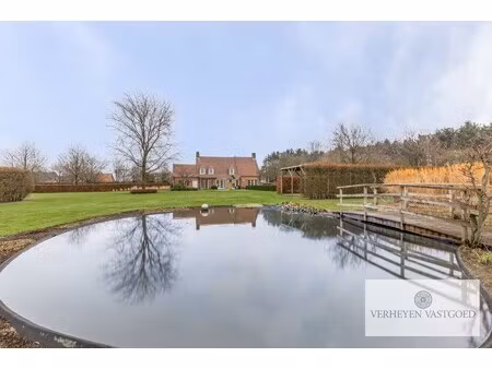 rustig gelegen villa vlakbij e19 antwerpen-breda