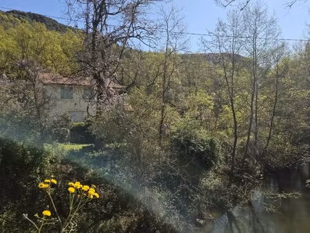 ? maison avec terrasse sur rivière