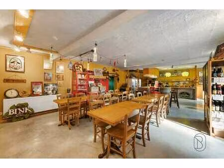 fermette comprenant commerce + habitation idéalement située!