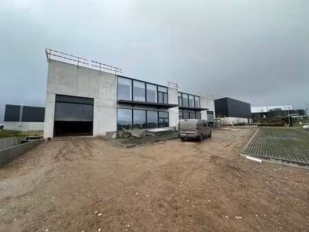 ensemble semi-industriel neuf de 910m²