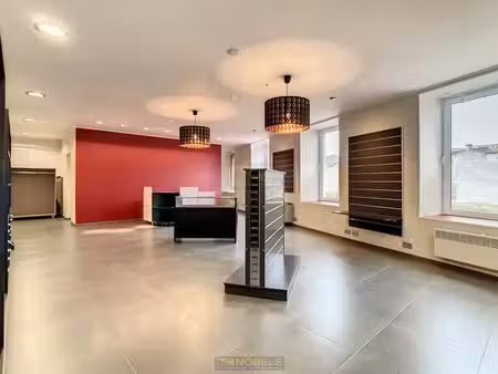 te koop  handelsruimte met 2-slaapkamerappartement op gun...