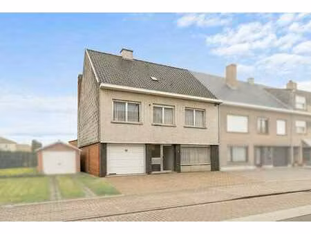 grande maison mitoyenne à ooigem