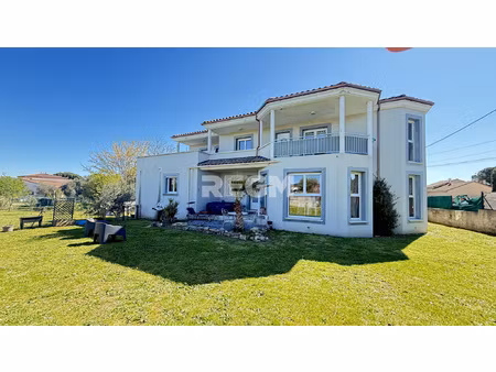 maison familiale 235 m2 sue parcelle de 1419 m2