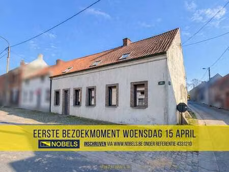 te koop  verder af te werken gezinswoning met ruime garag...