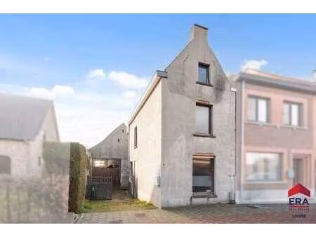 maison à rénover avec grand jardin et dépendance à burst