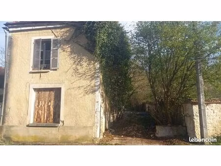 ensemble à réhabiliter au cœur du village