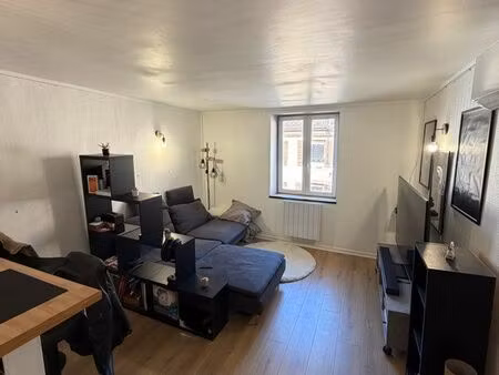 f2 de 55m2 complètement rénové très économe