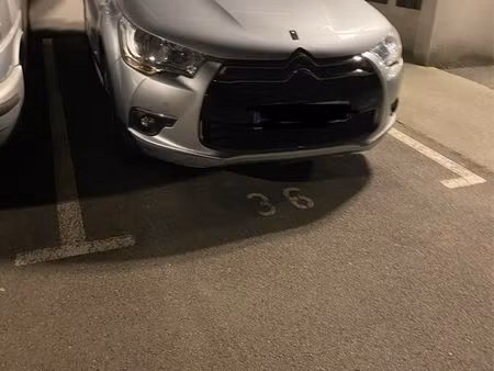 place de parking sécurisée