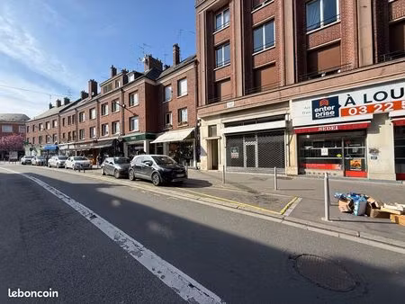 cave à louer / stockage - hôtel de ville