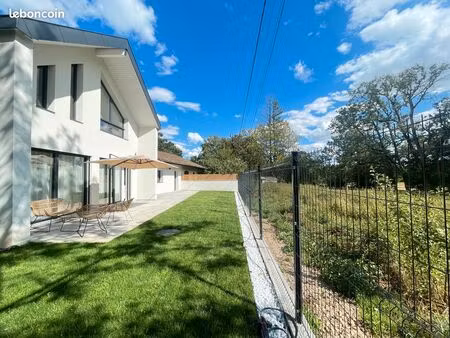 maison d’architecte 150 m² – calme absolu – chevry (01170)