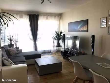 t3 lumineux 69m² avec balcon + parking