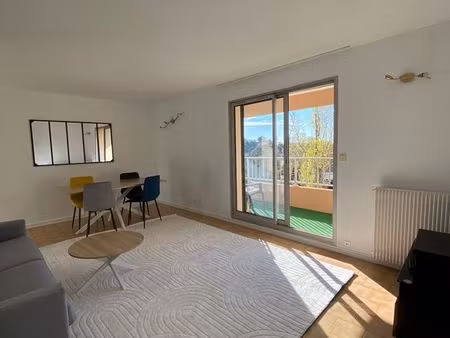 grand 2 pièces meublé avec terrasse et parking