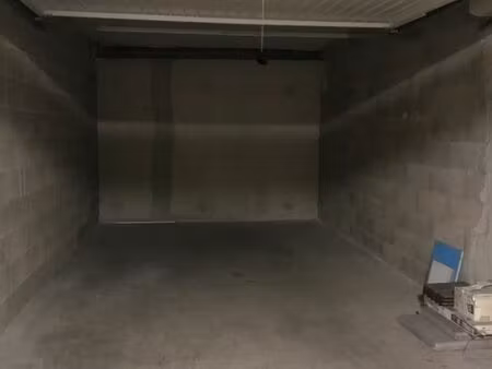 vends box de garage bd michelet 13008