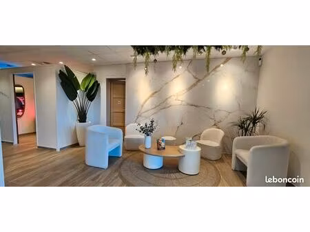 murs commerciaux 87m2 emplacement face parking martigues