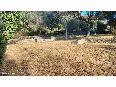 terrain 1 300 m² grasse