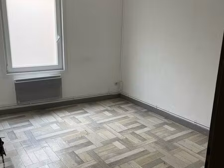 bureau dans local paramédical